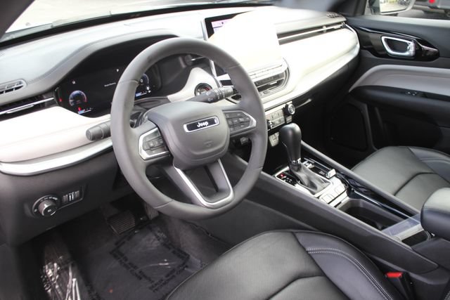 Used 2025 Jeep Compass Limited w/ Elite Group AWD/4WD image 3
