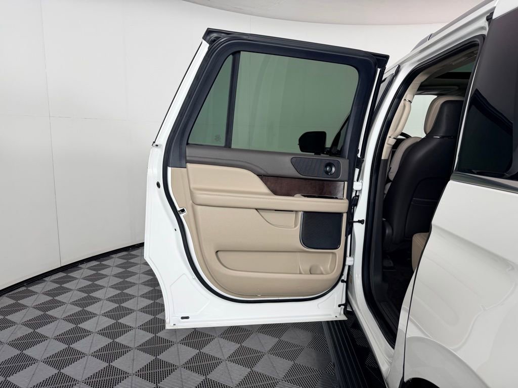 Used 2022 Lincoln Navigator L Reserve image 25