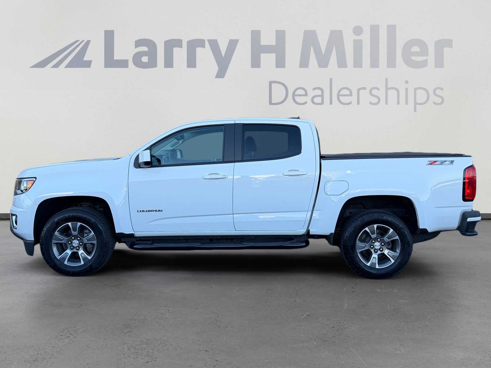 Used 2019 Chevrolet Colorado Z71 AWD/4WD image 2