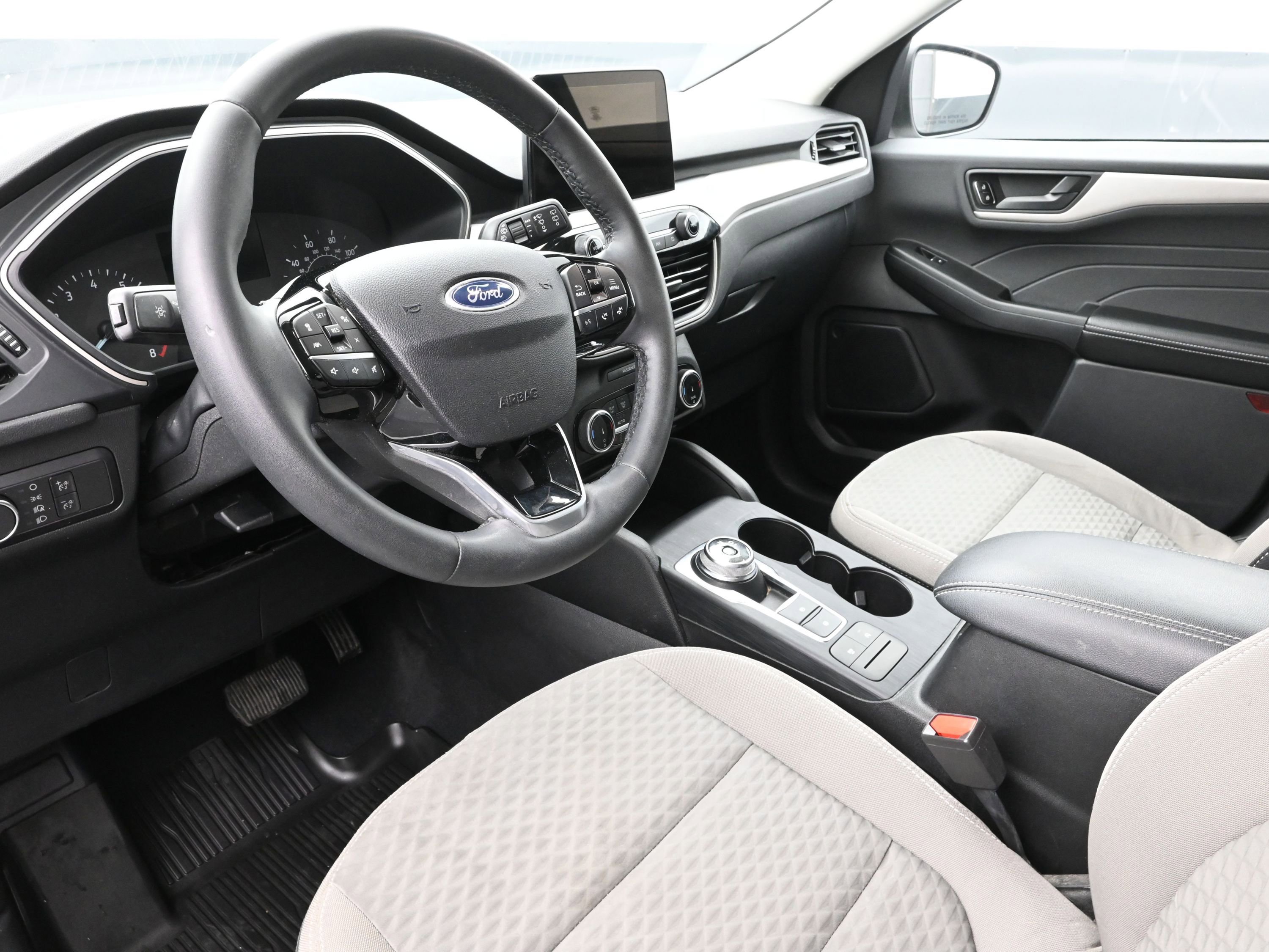 Used 2022 Ford Escape SE w/ SE Sport Appearance Package image 9