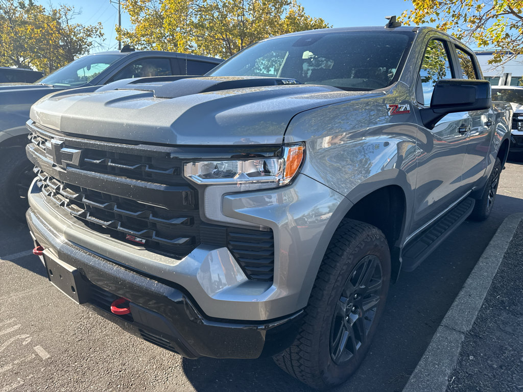 Used 2025 Chevrolet Silverado 1500 LT Trail Boss w/ Convenience Package II AWD/4WD image 3