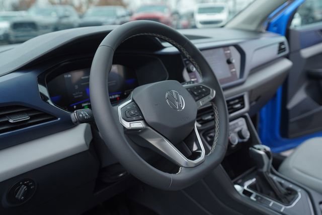 Used 2023 Volkswagen Taos SE w/ Panoramic Sunroof Package image 27