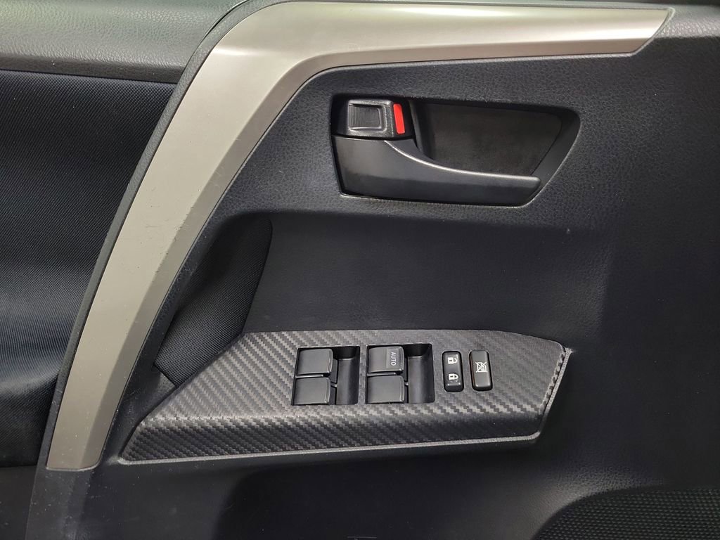 Used 2015 Toyota RAV4 LE image 19