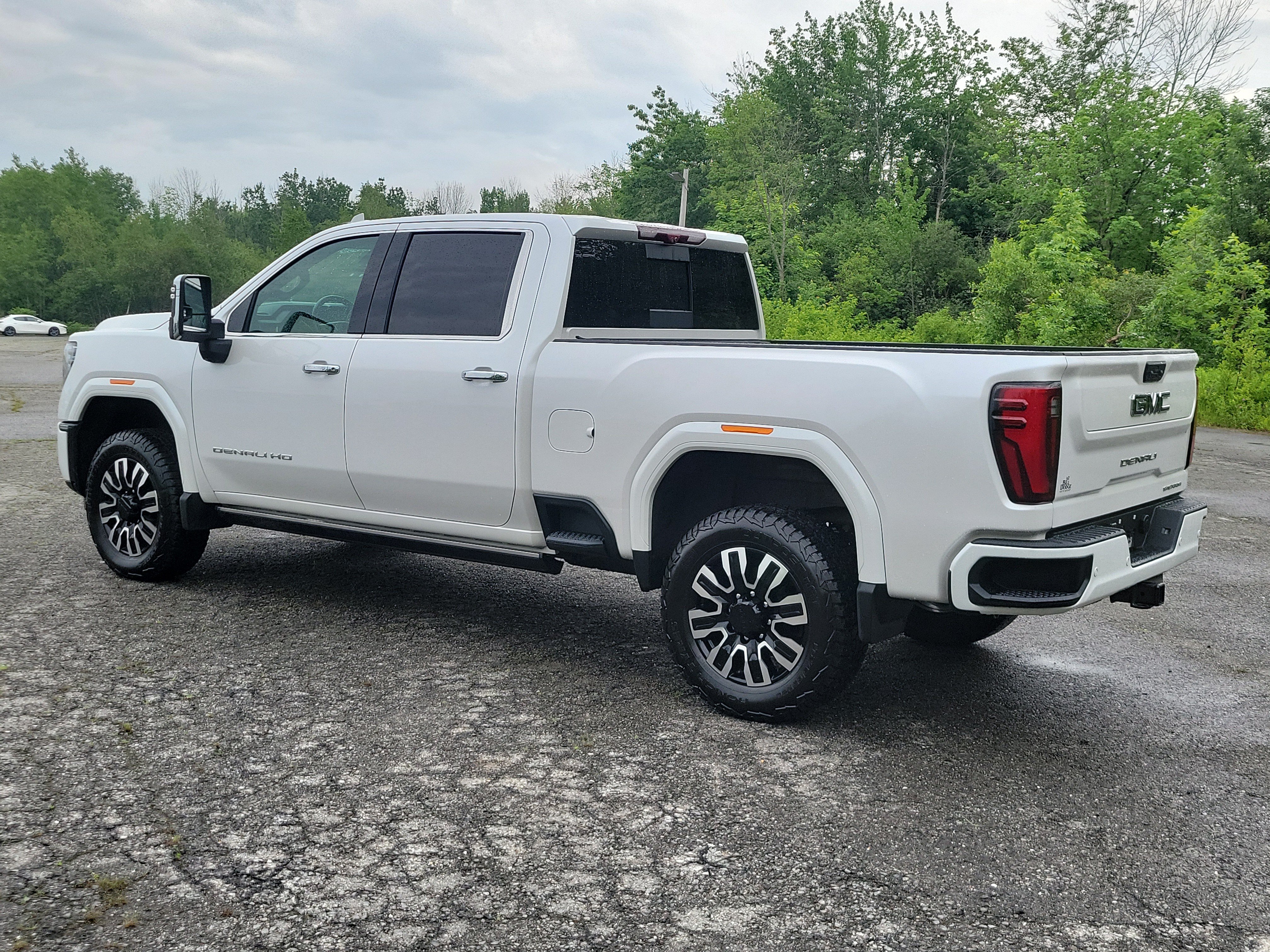 Used 2024 GMC Sierra 3500 Denali Ultimate AWD/4WD image 7