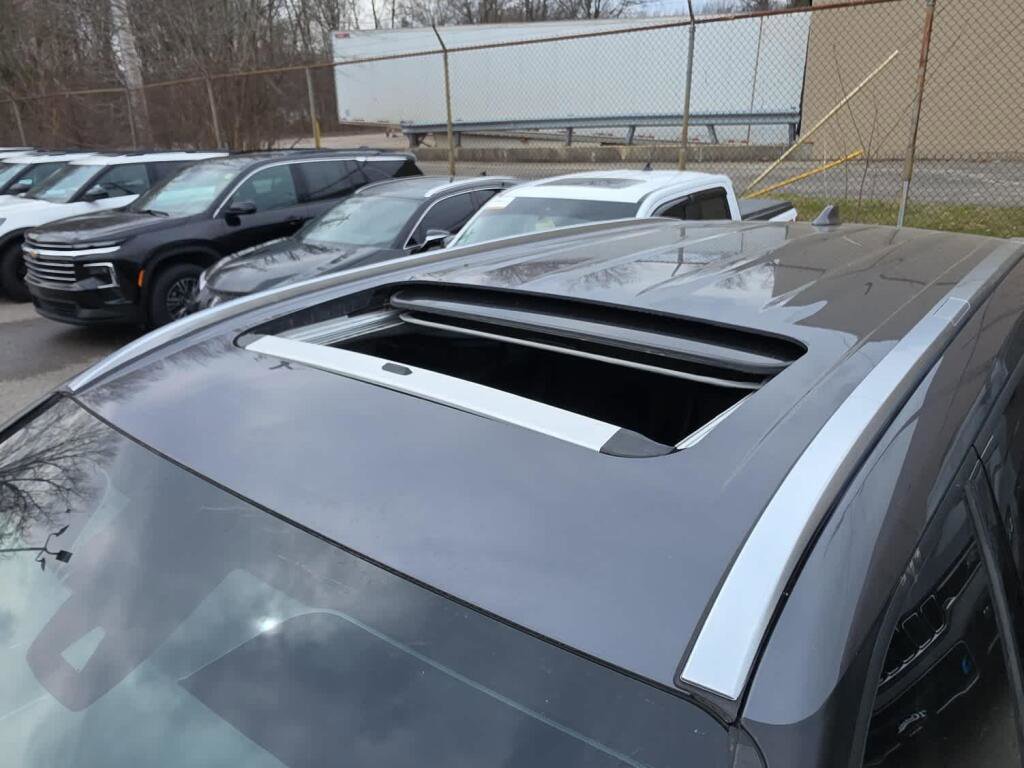 Used 2021 Toyota Highlander XLE image 25