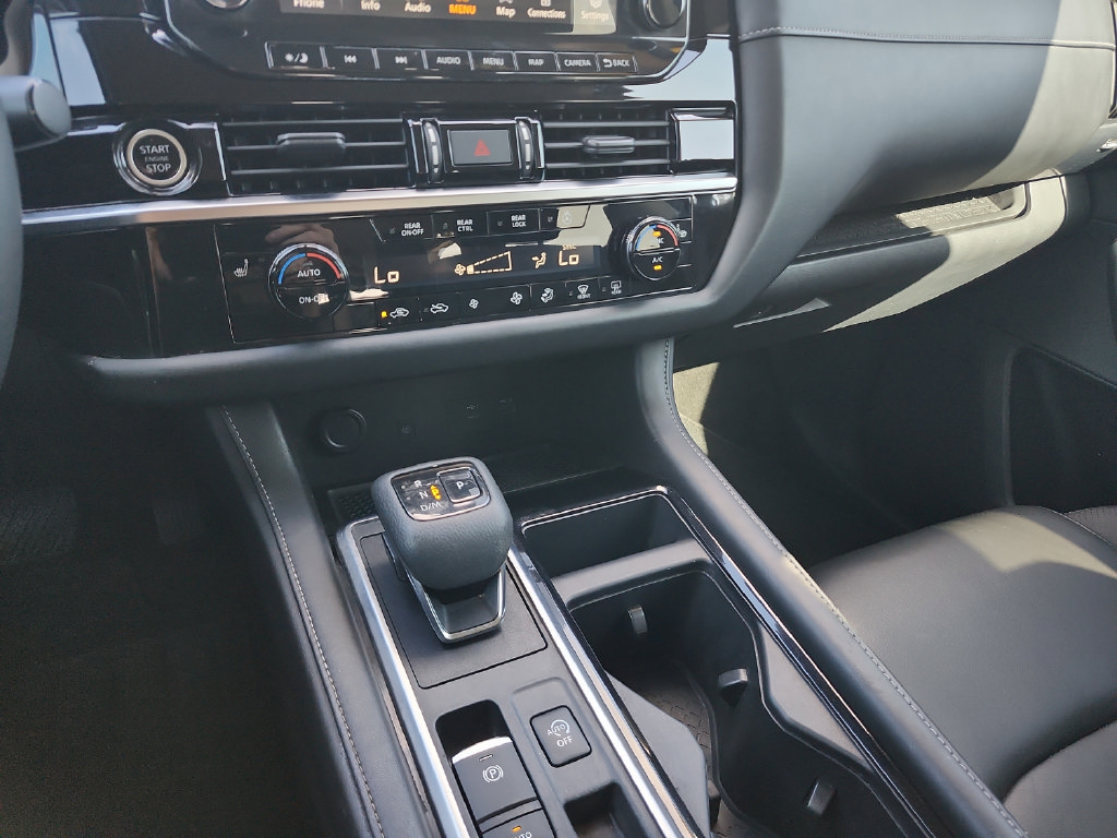 Used 2023 Nissan Pathfinder SL w/ Lighting Package (N92) FWD image 29