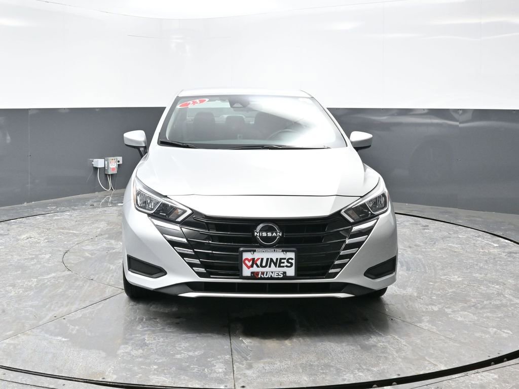Used 2023 Nissan Versa SV image 6