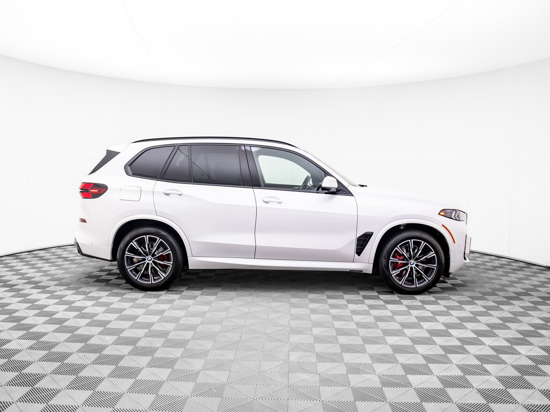 Used 2026 BMW X5 xDrive40i w/ M Sport Package AWD/4WD image 7