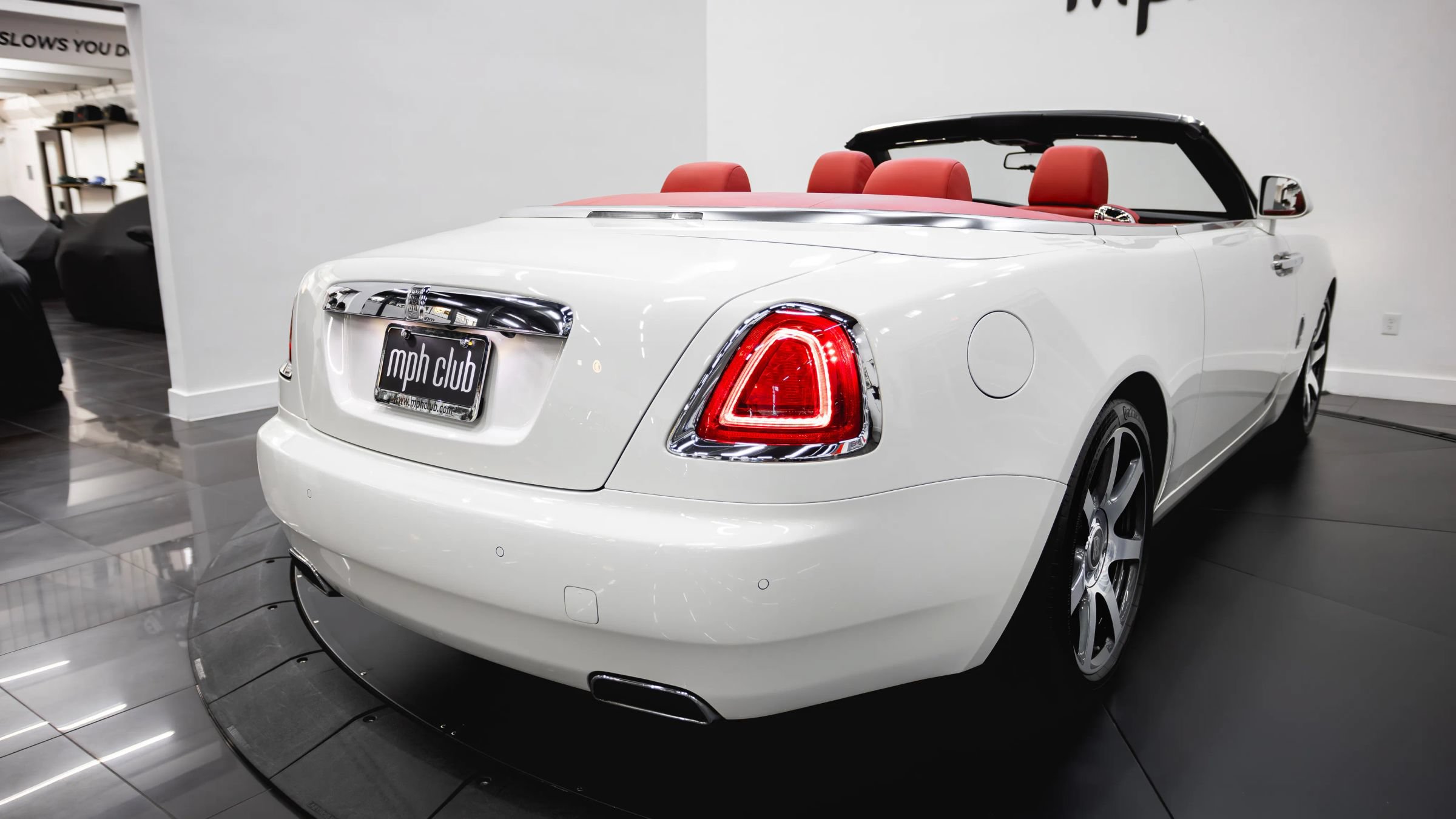 Used 2017 Rolls-Royce Dawn RWD image 36