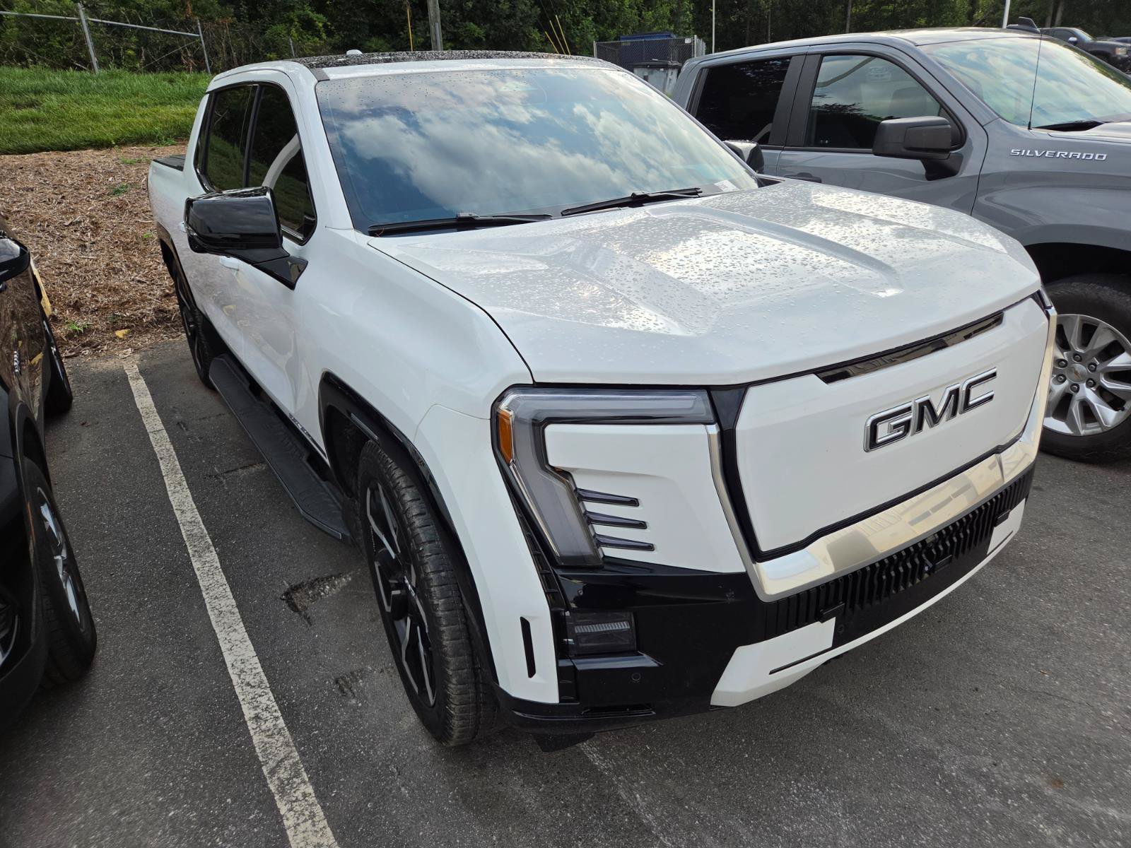 Used 2025 GMC Sierra EV Denali AWD/4WD image 3