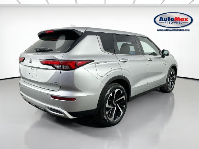 Used 2023 Mitsubishi Outlander SE AWD/4WD image 2