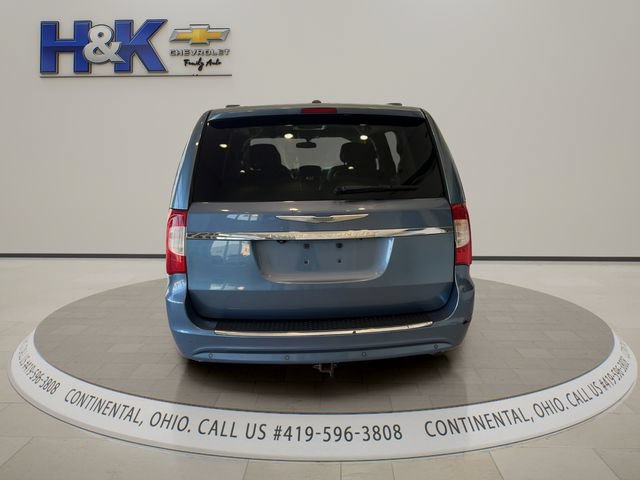 Used 2011 Chrysler Town & Country Touring-L w/ Entertainment Group #2 FWD image 5
