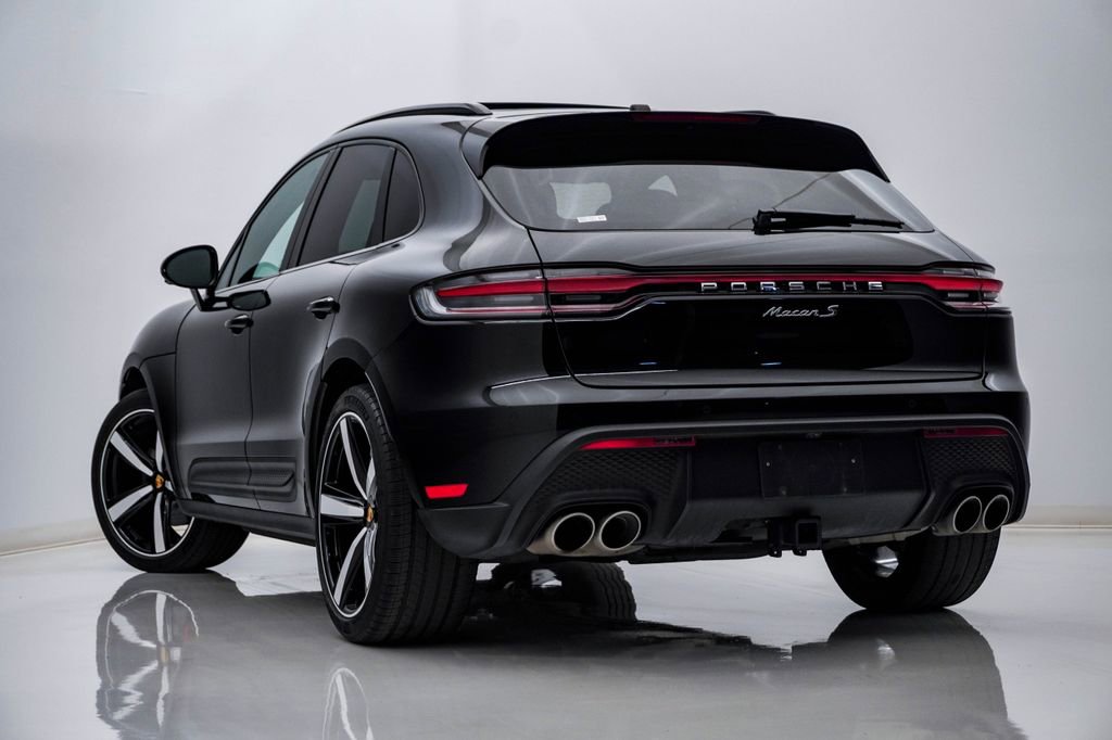 Certified 2024 Porsche Macan S AWD/4WD image 3