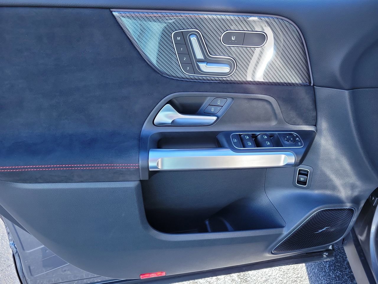 New 2025 Mercedes-Benz GLB 35 AMG 4MATIC image 16