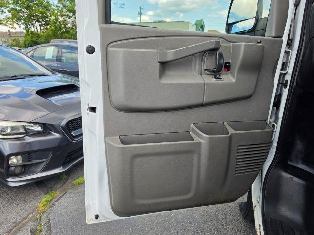 Used 2017 GMC Savana 2500 RWD image 21