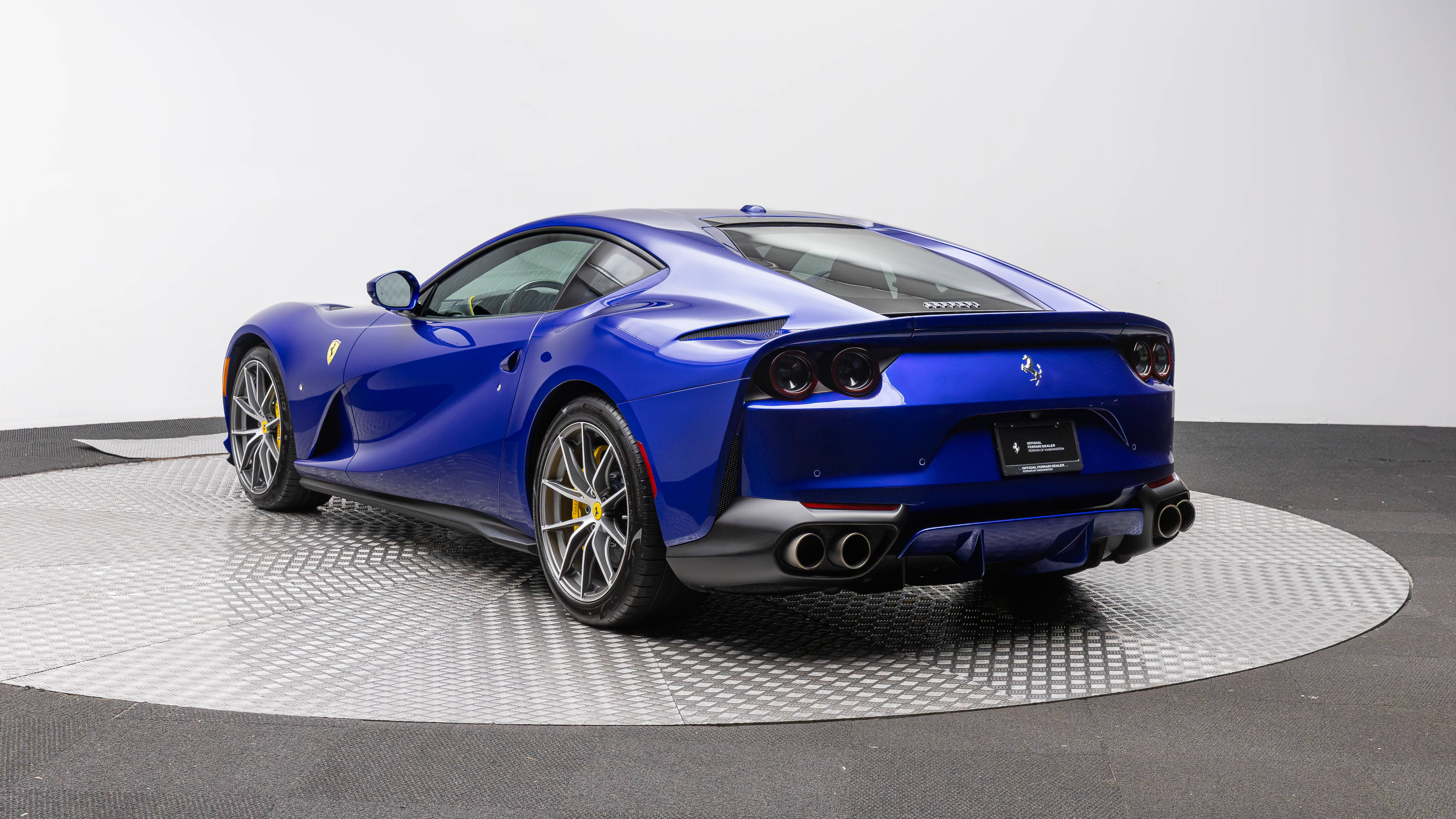 Used 2020 Ferrari 812 Superfast RWD image 3