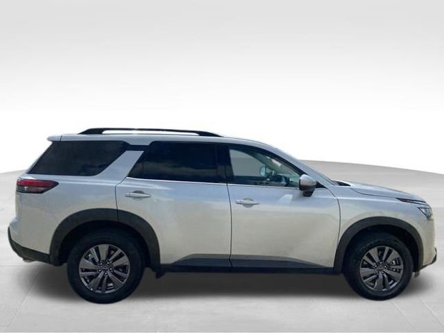 Used 2025 Nissan Pathfinder SV image 10