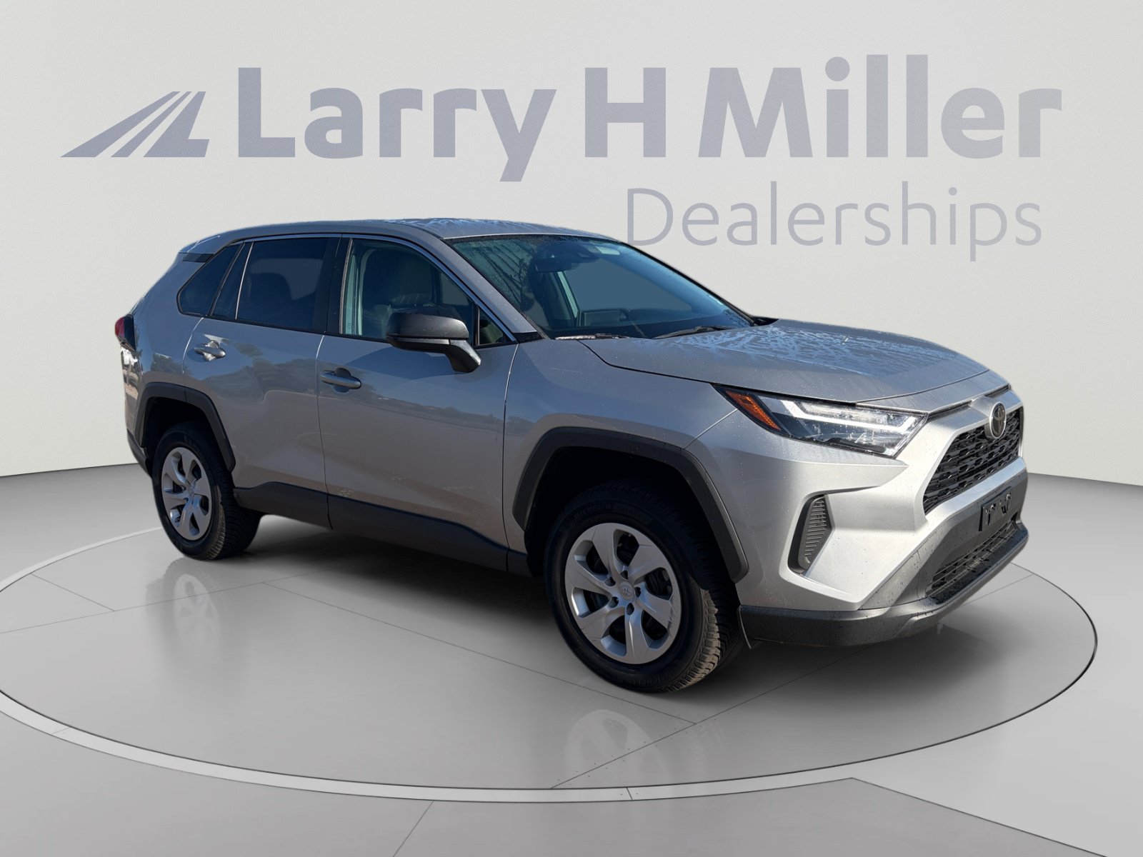 Used 2024 Toyota RAV4 LE AWD/4WD image 8