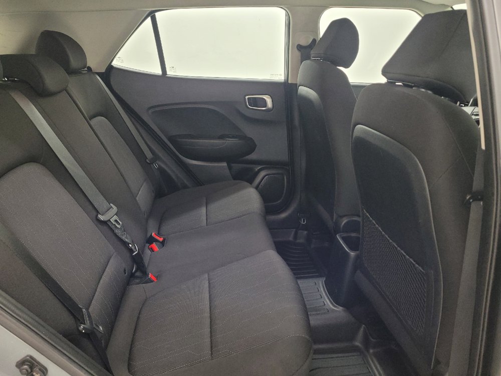 Used 2021 Hyundai Venue SE FWD image 19