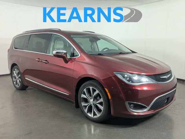 Used 2017 Chrysler Pacifica Limited FWD image 1