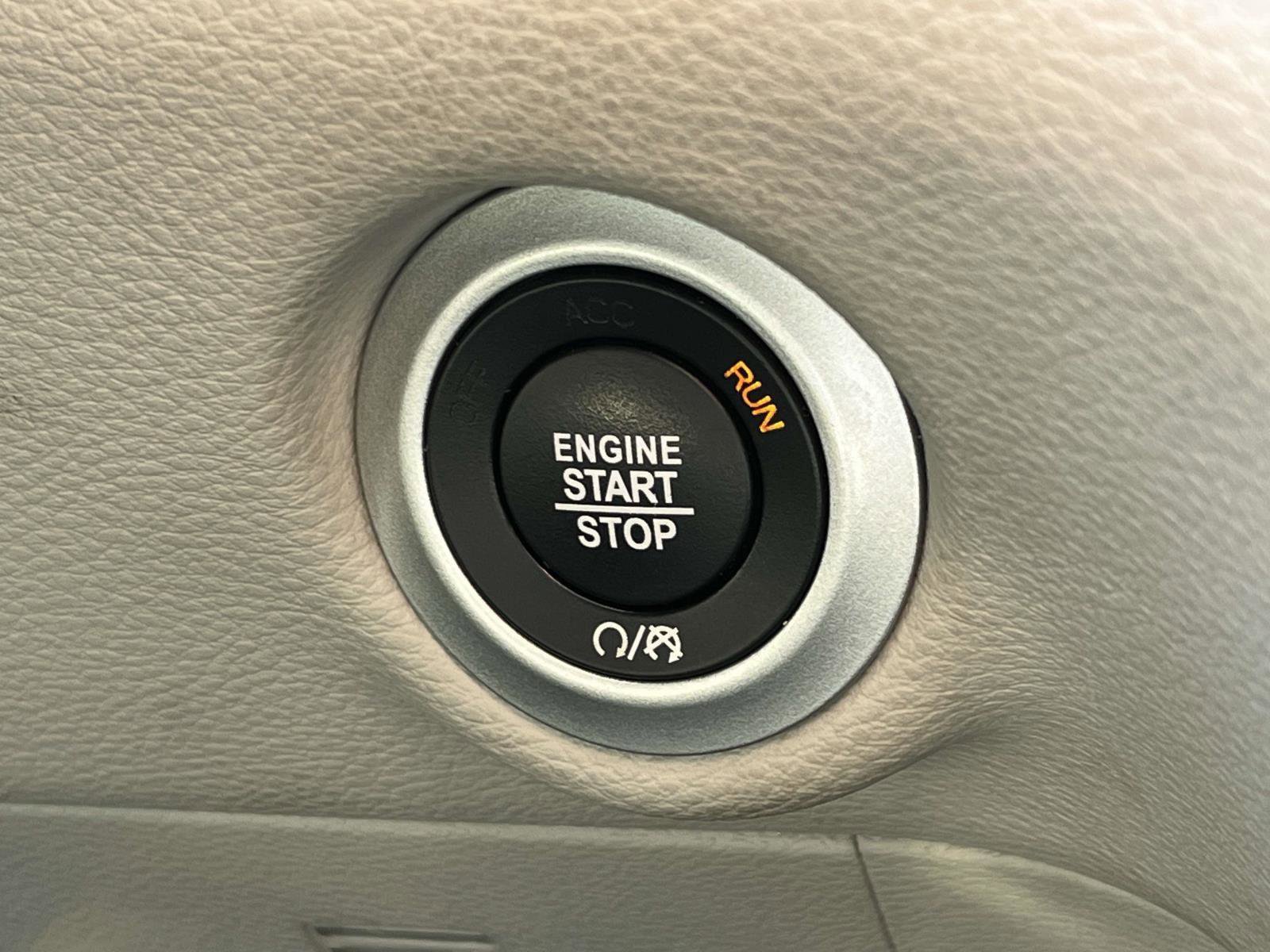 Certified 2023 Chrysler Pacifica Touring-L image 5