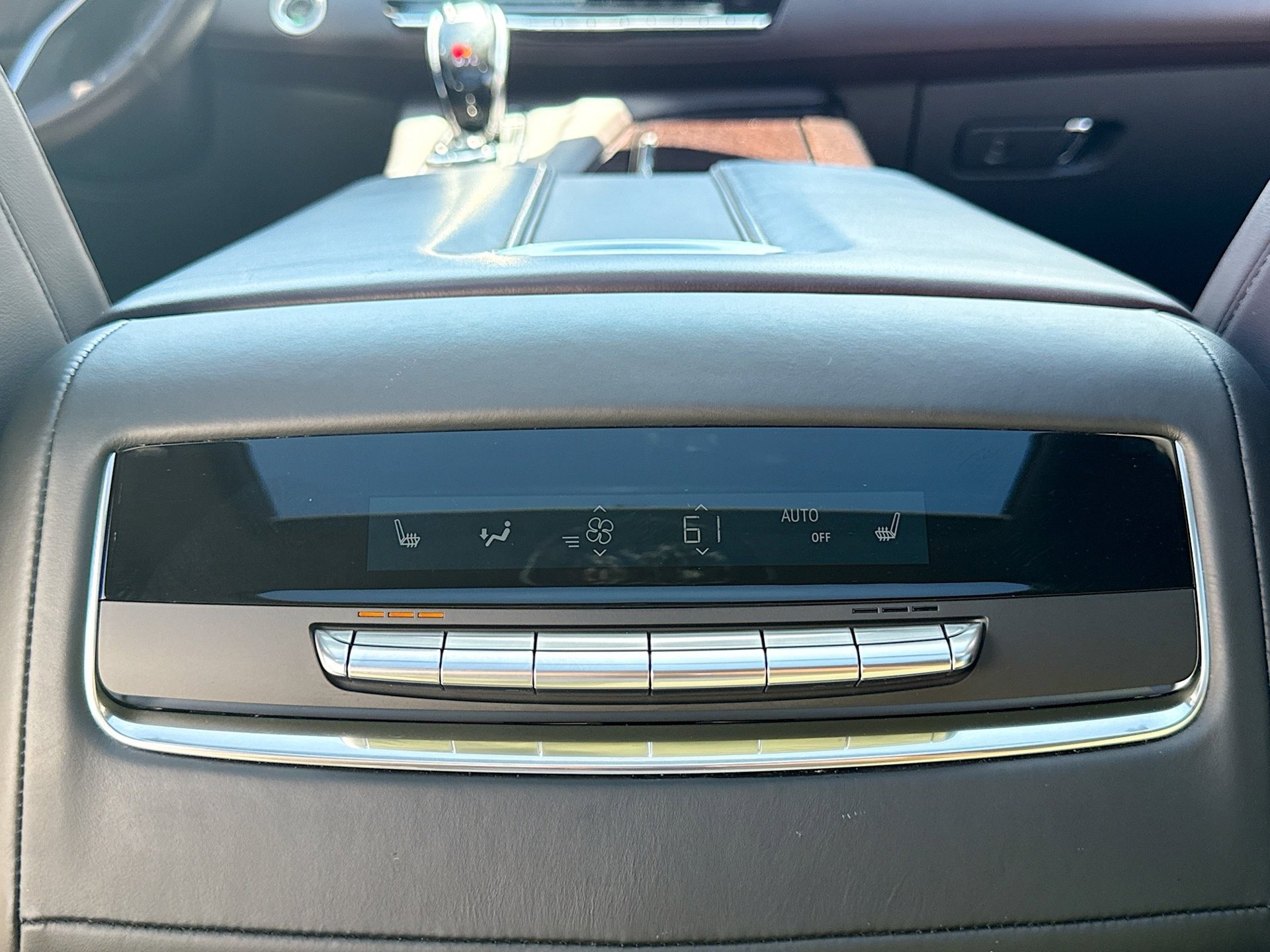 Used 2022 Cadillac Escalade ESV Sport Platinum AWD/4WD image 17