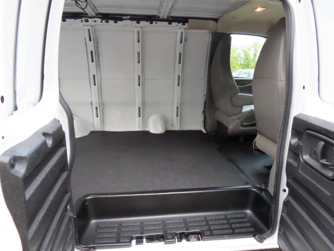 Used 2023 Chevrolet Express 3500 w/ Driver Convenience Package RWD image 13