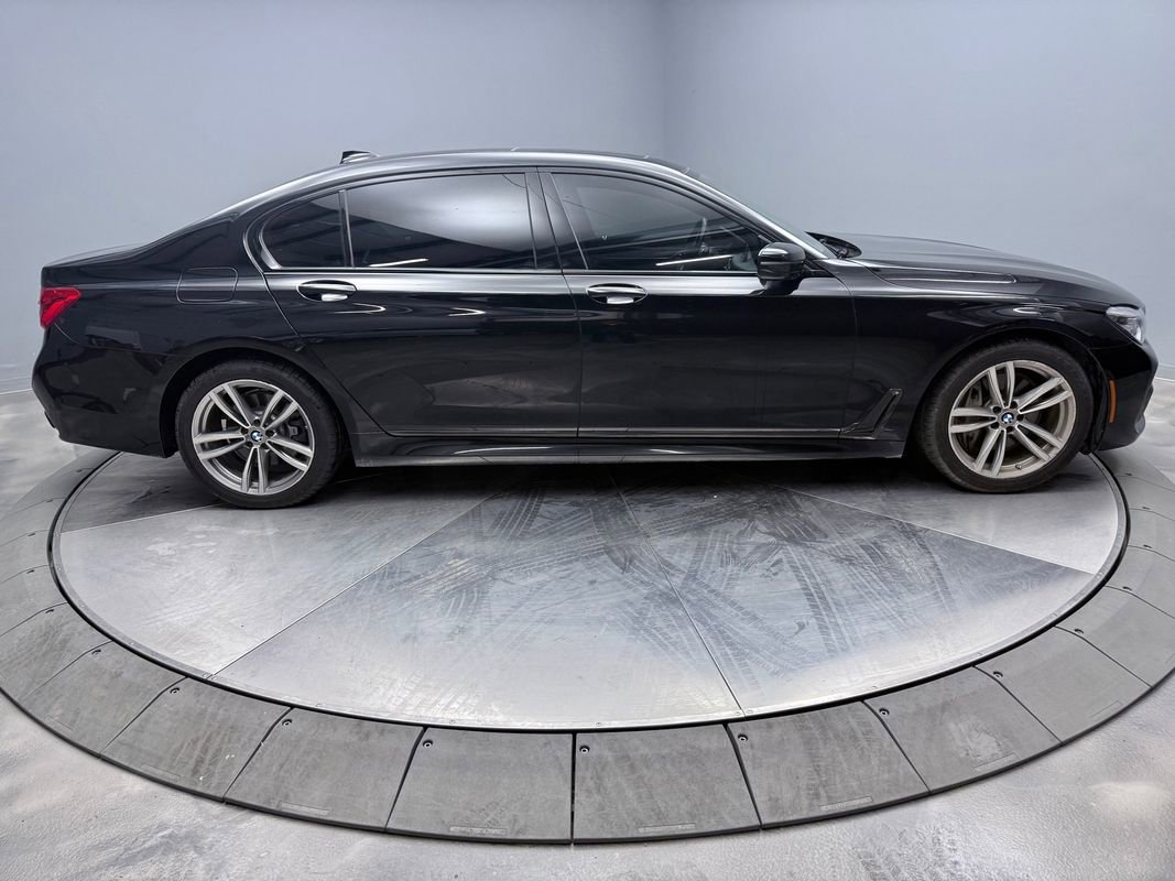 Used 2019 BMW 750i xDrive w/ M Sport Package image 4
