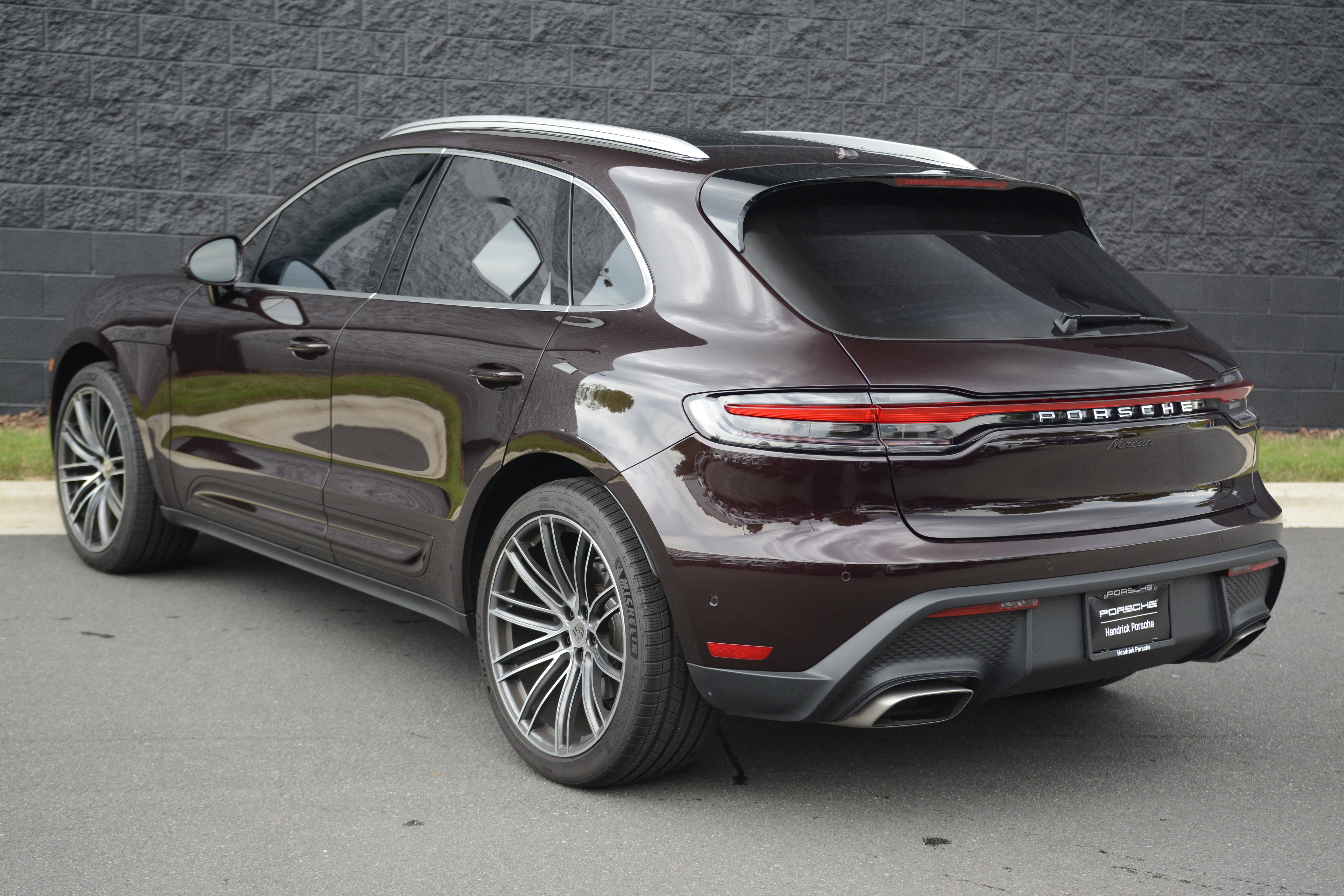 Certified 2026 Porsche Macan AWD/4WD image 3