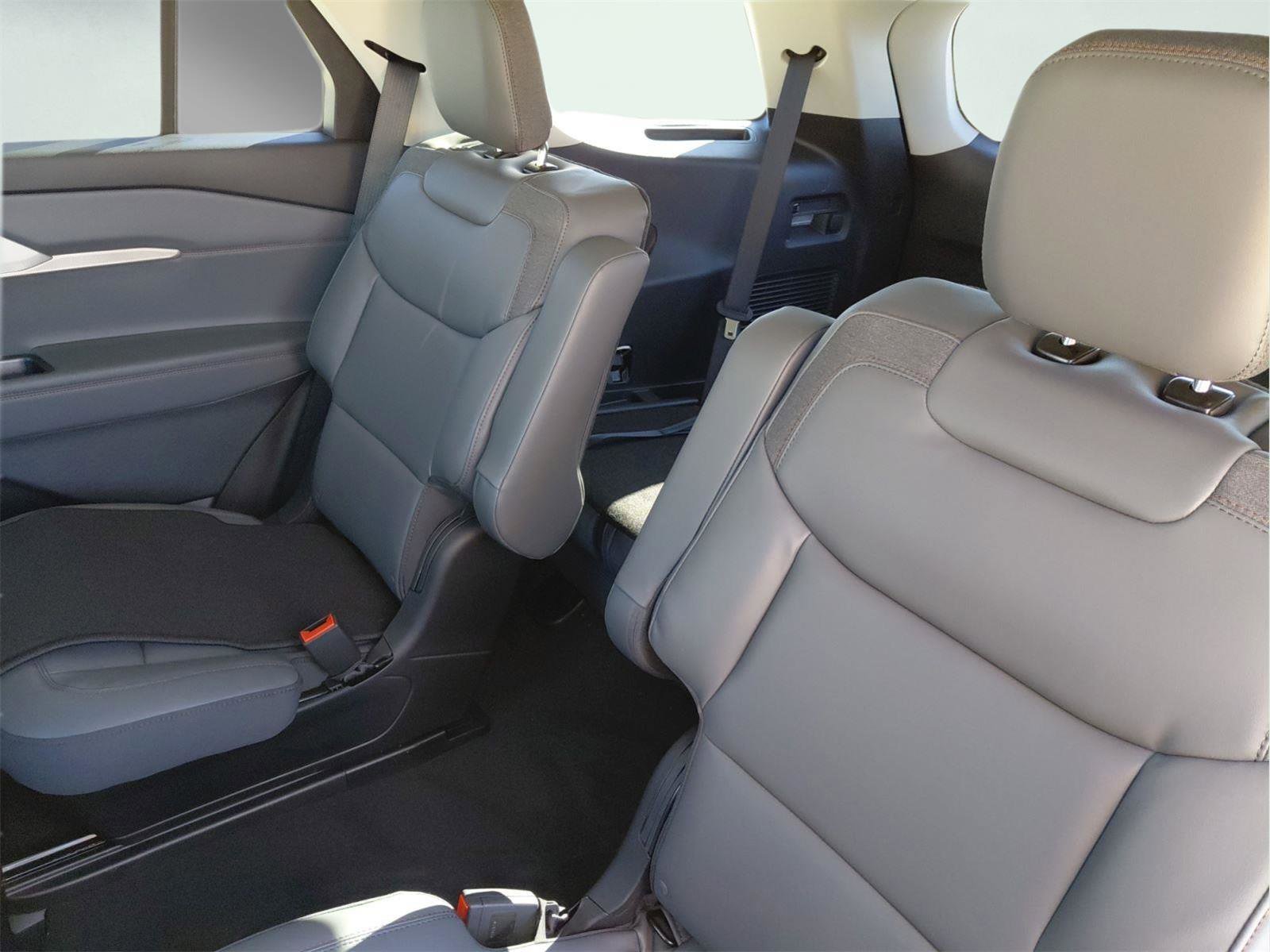 New 2026 Ford Explorer Active w/ Active Comfort Package image 13