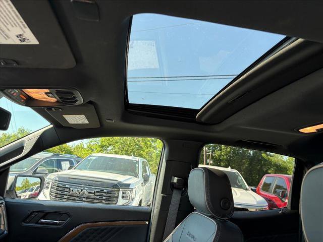 Certified 2025 GMC Canyon Denali AWD/4WD image 13