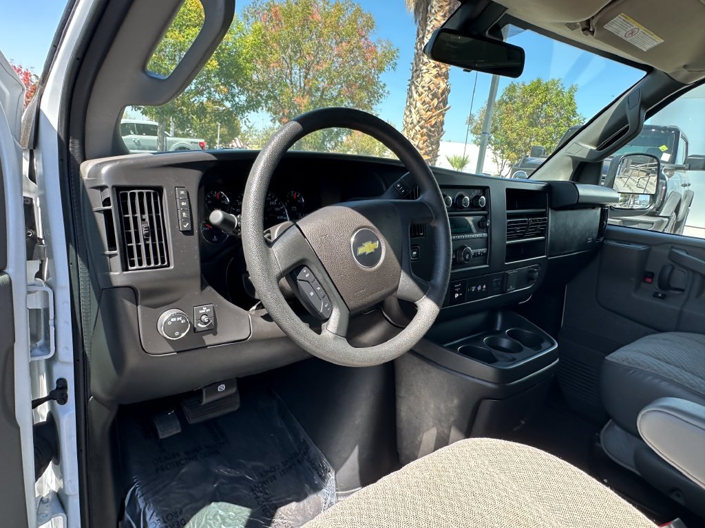 Used 2025 Chevrolet Express 3500 LT w/ LT Preferred Equipment Group RWD image 24
