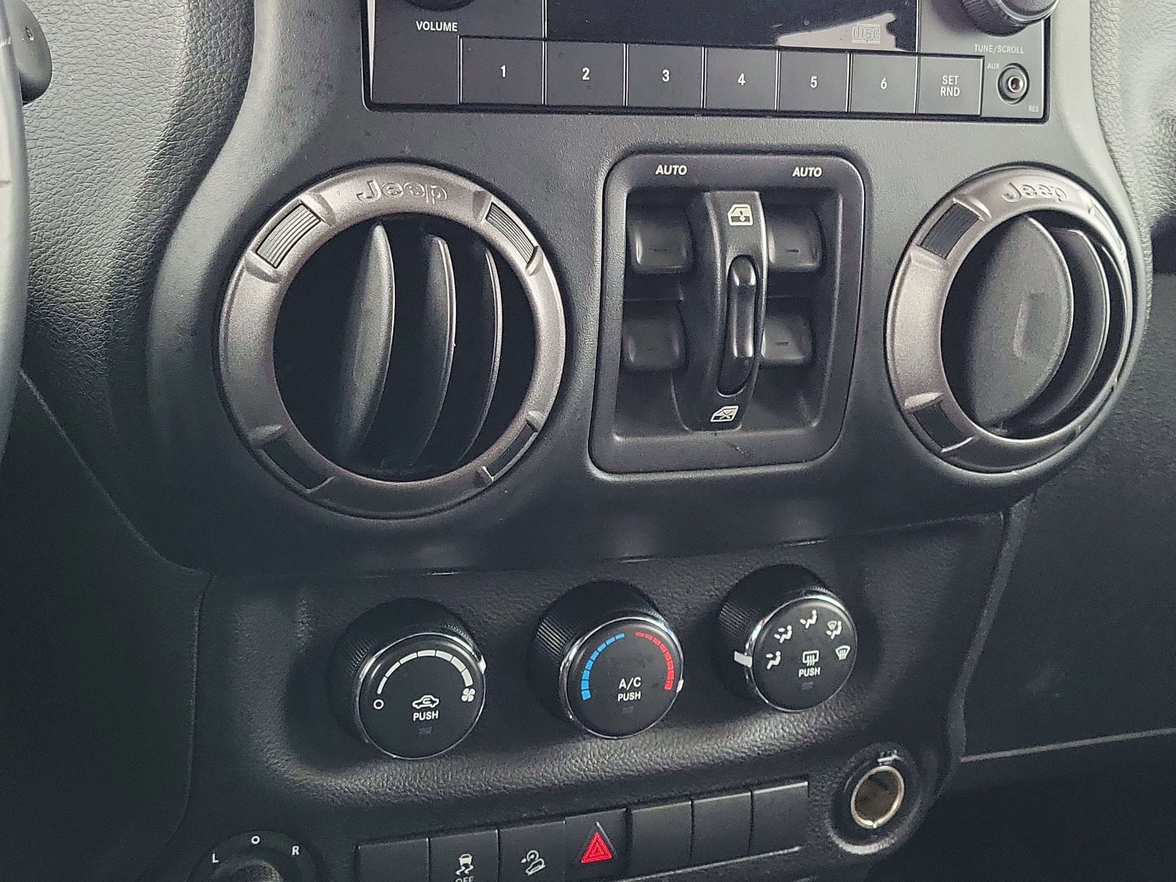 Used 2018 Jeep Wrangler Unlimited Sport S image 27