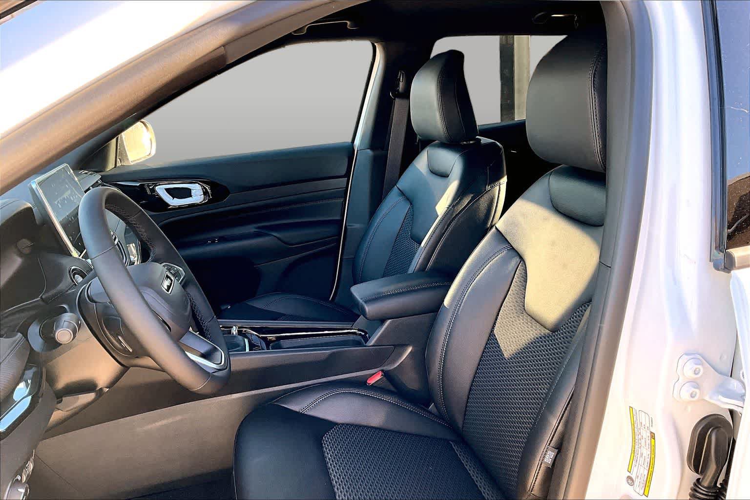 New 2026 Jeep Compass Latitude AWD/4WD image 10