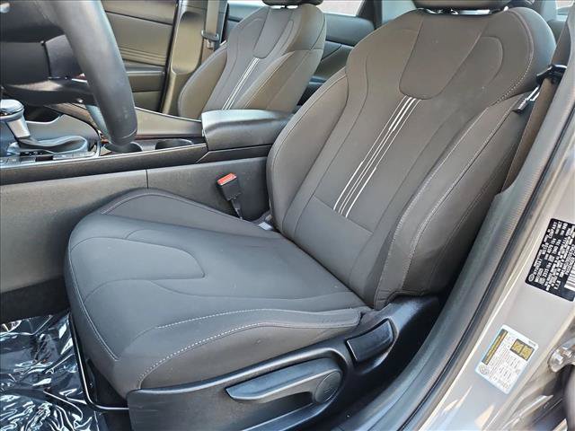Used 2025 Hyundai Elantra SEL FWD image 16