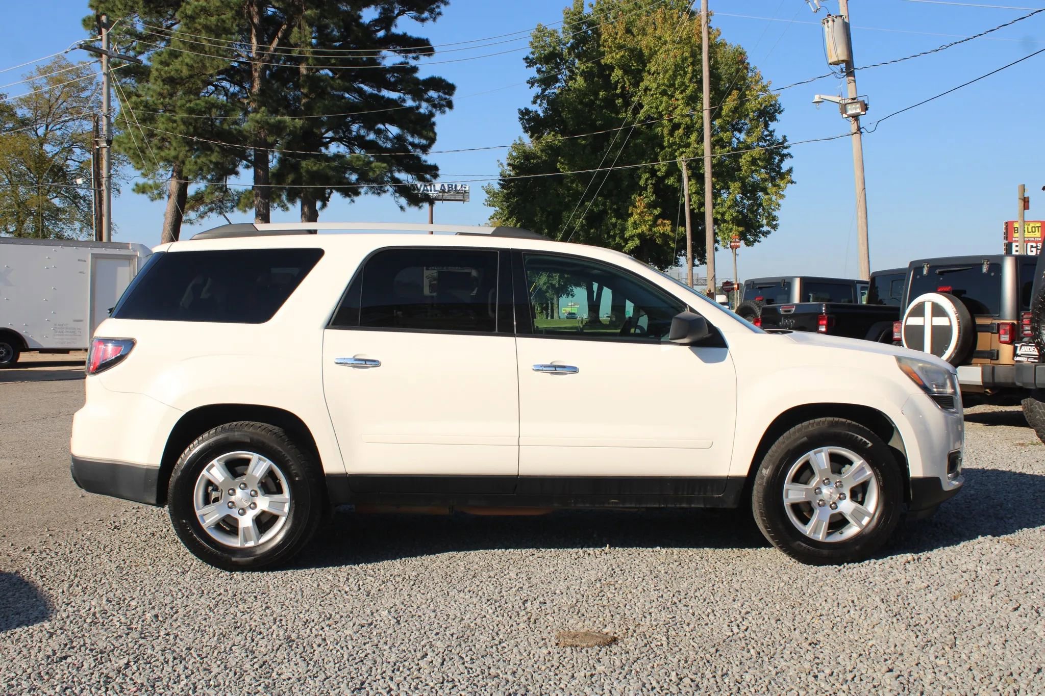 Used 2015 GMC Acadia SLE image 6