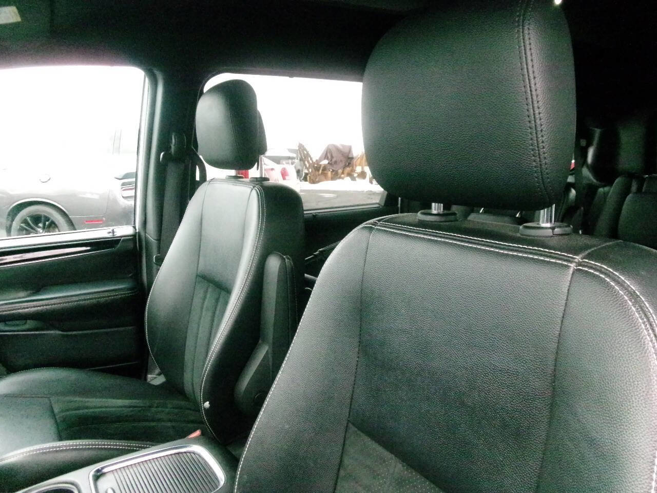 Used 2018 Dodge Grand Caravan SXT w/ Driver Convenience Group image 13