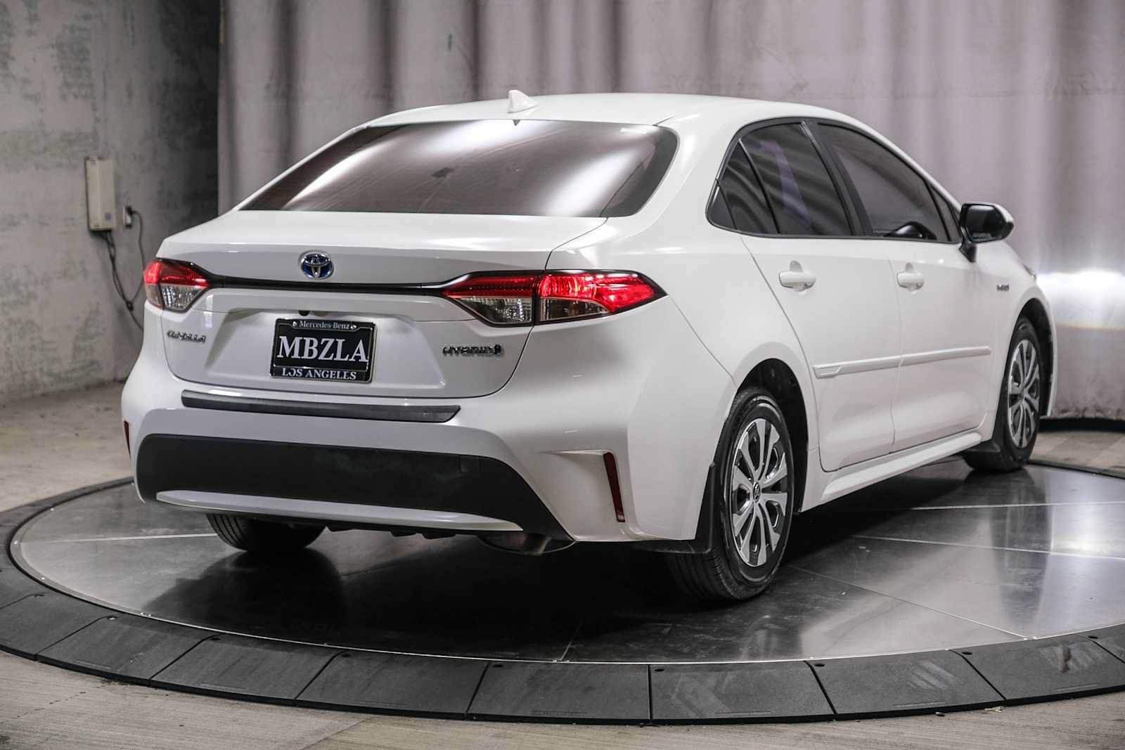 Used 2021 Toyota Corolla LE w/ Carpet Mat Package (TMS) FWD image 4