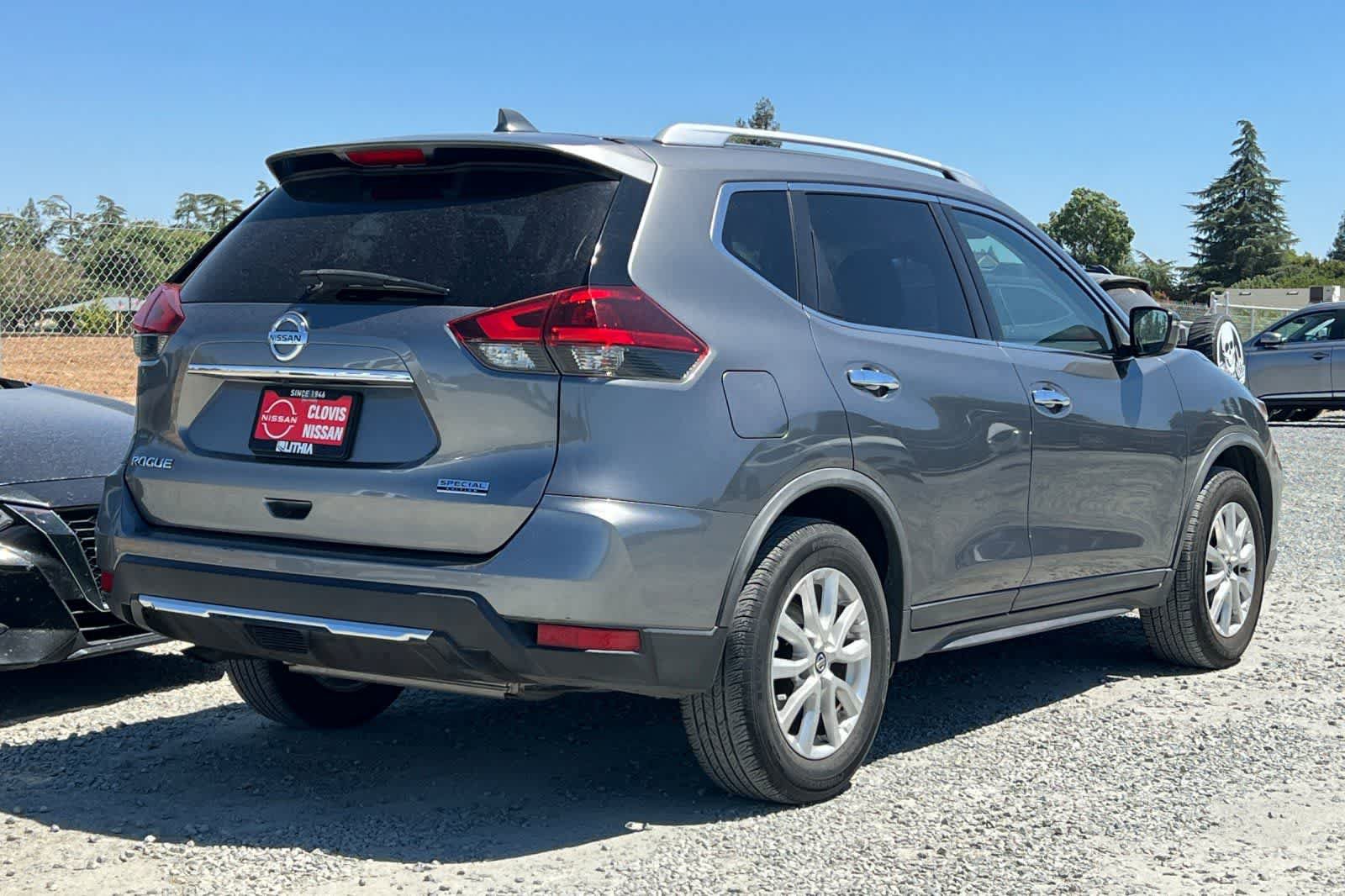 Used 2019 Nissan Rogue S w/ Special Edition Package FWD image 3