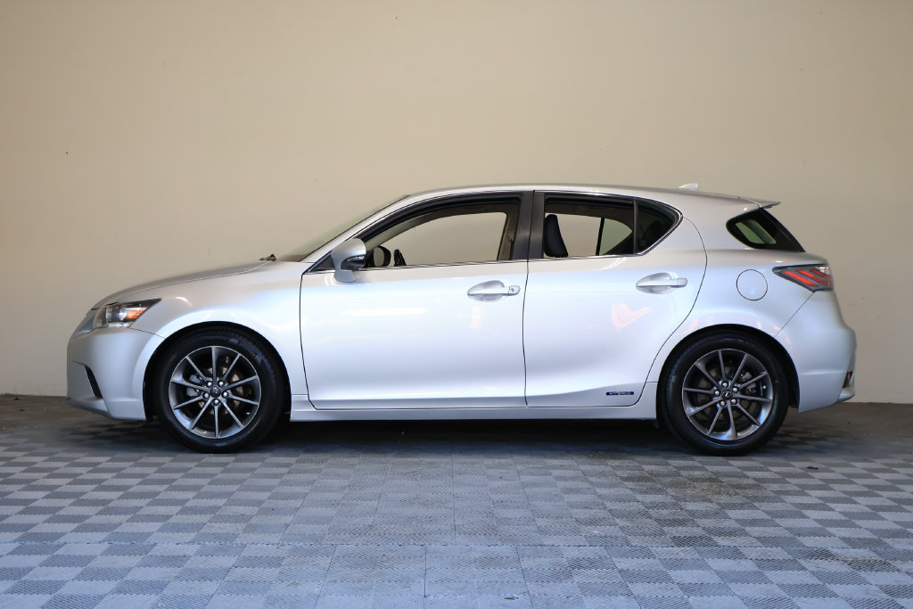 Used 2016 Lexus CT 200h w/ Seat Comfort Package FWD image 7