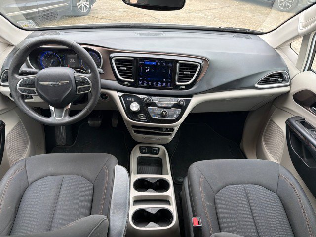 Used 2017 Chrysler Pacifica Touring w/ Tire & Wheel Group FWD image 19