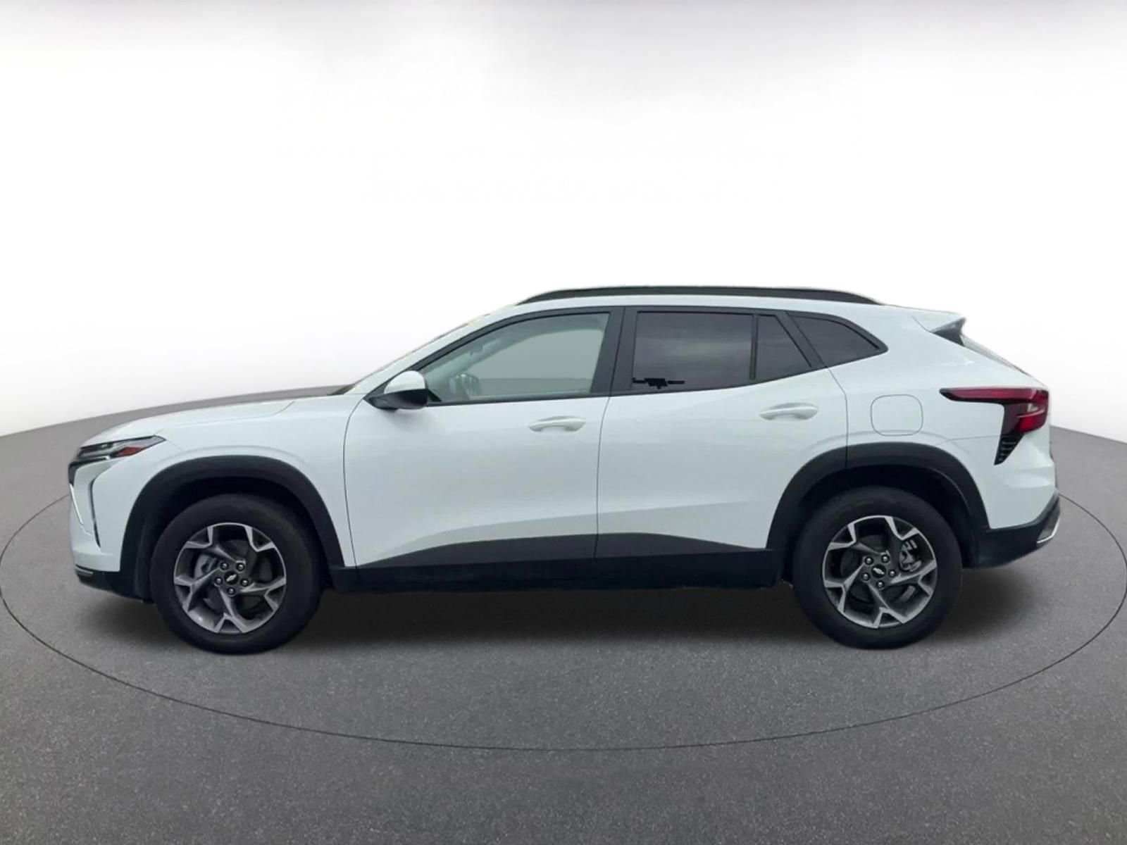 Used 2025 Chevrolet Trax LT FWD image 10