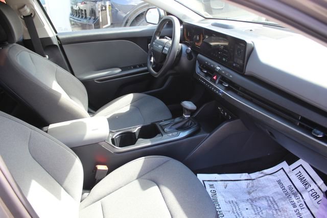 Used 2025 Kia K4 LXS image 32