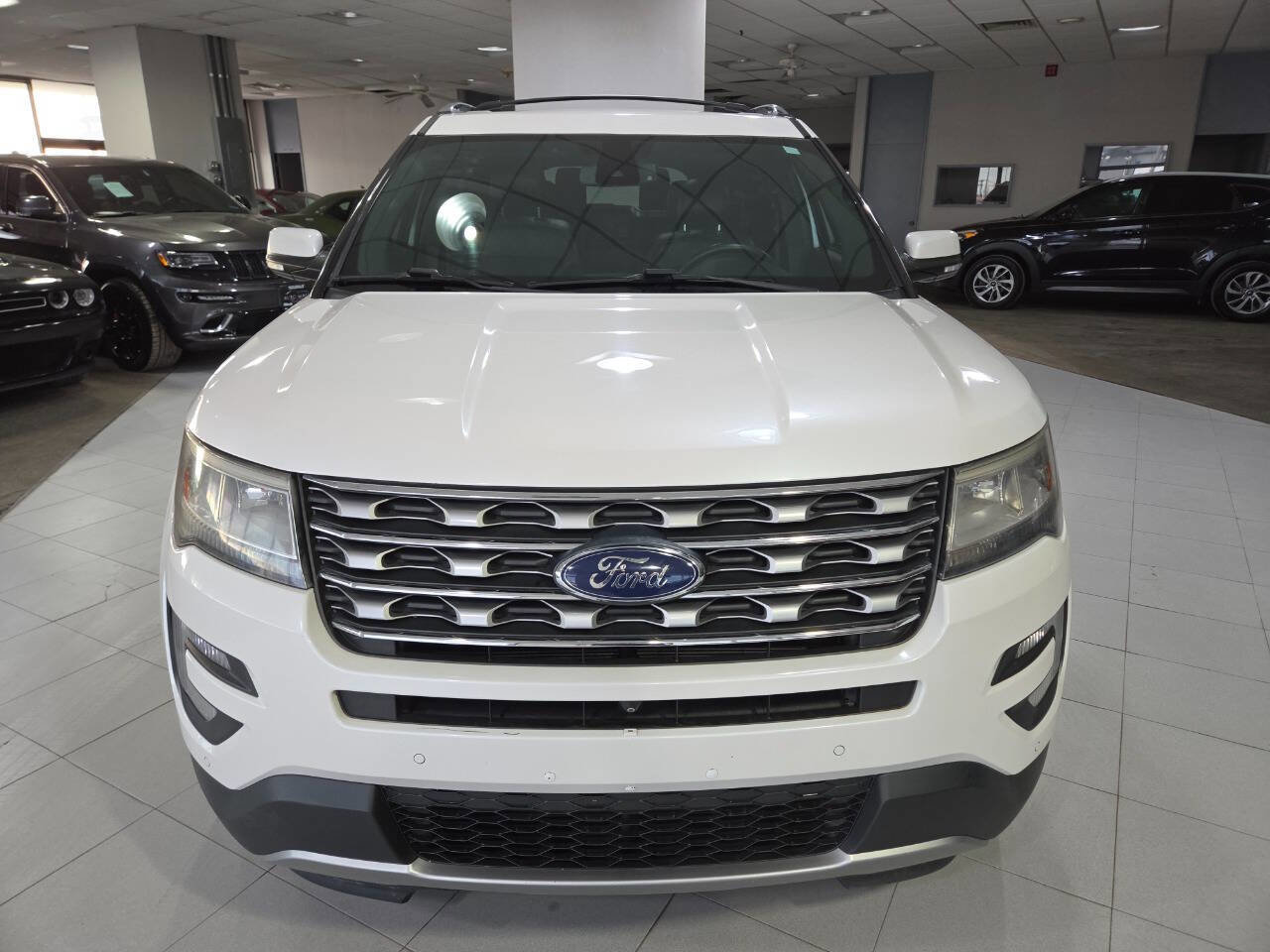 Used 2017 Ford Explorer Limited FWD image 2