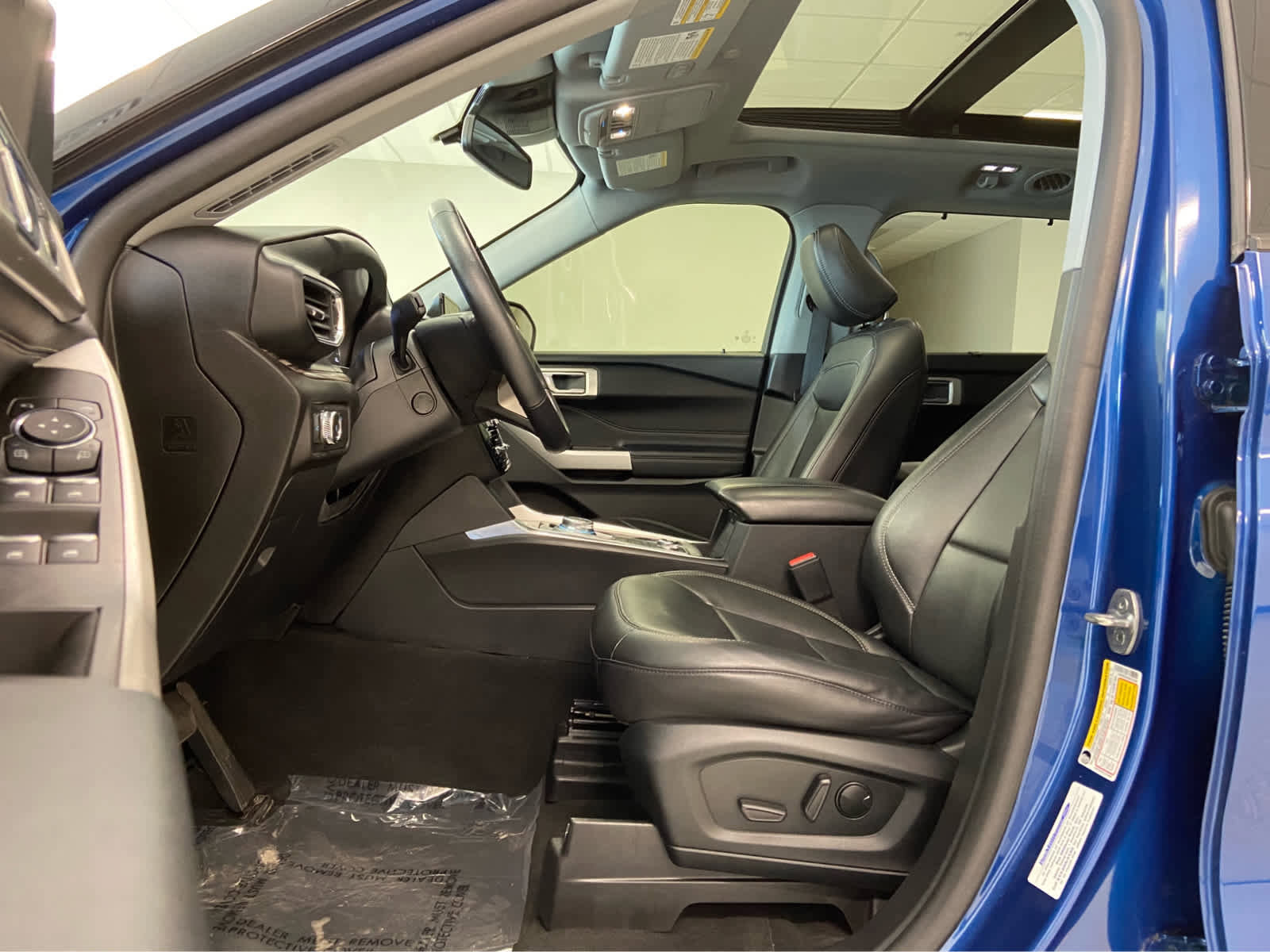 Used 2022 Ford Explorer Limited w/ Equipment Group 301A image 18