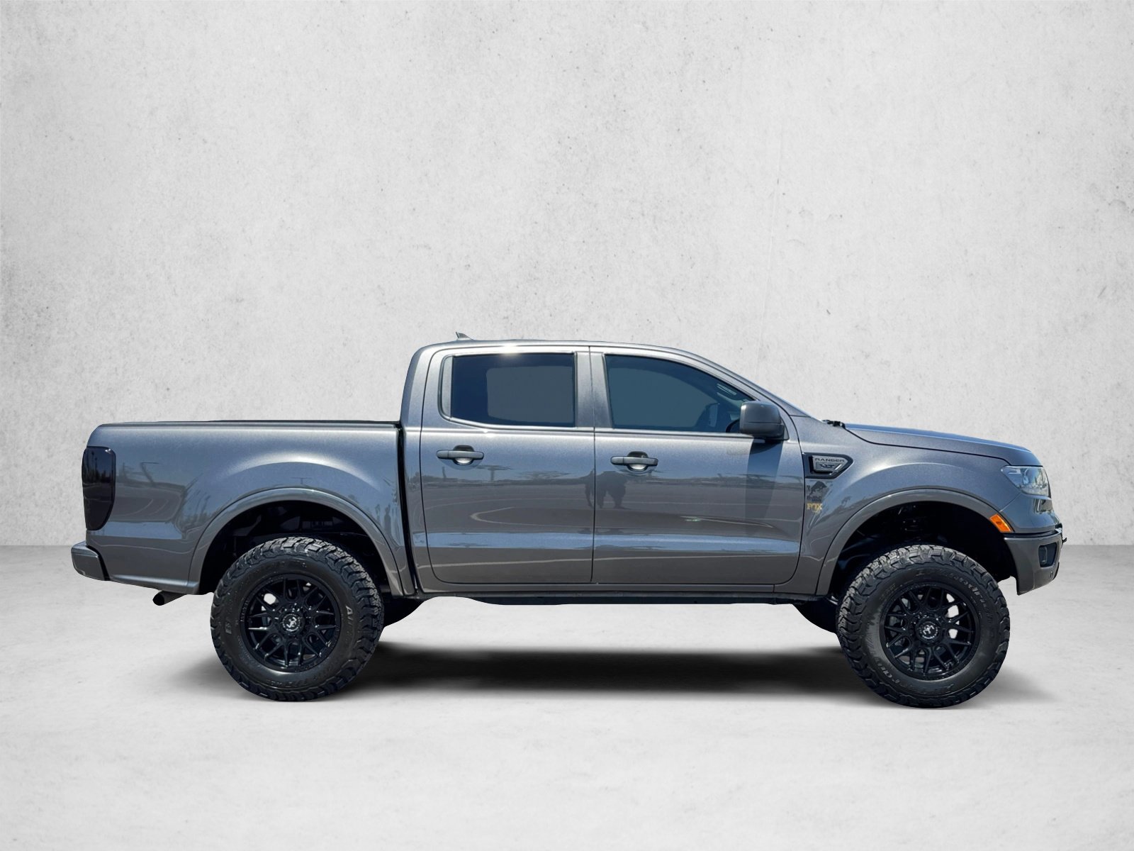 Used 2019 Ford Ranger XLT w/ Black Appearance Package RWD image 4