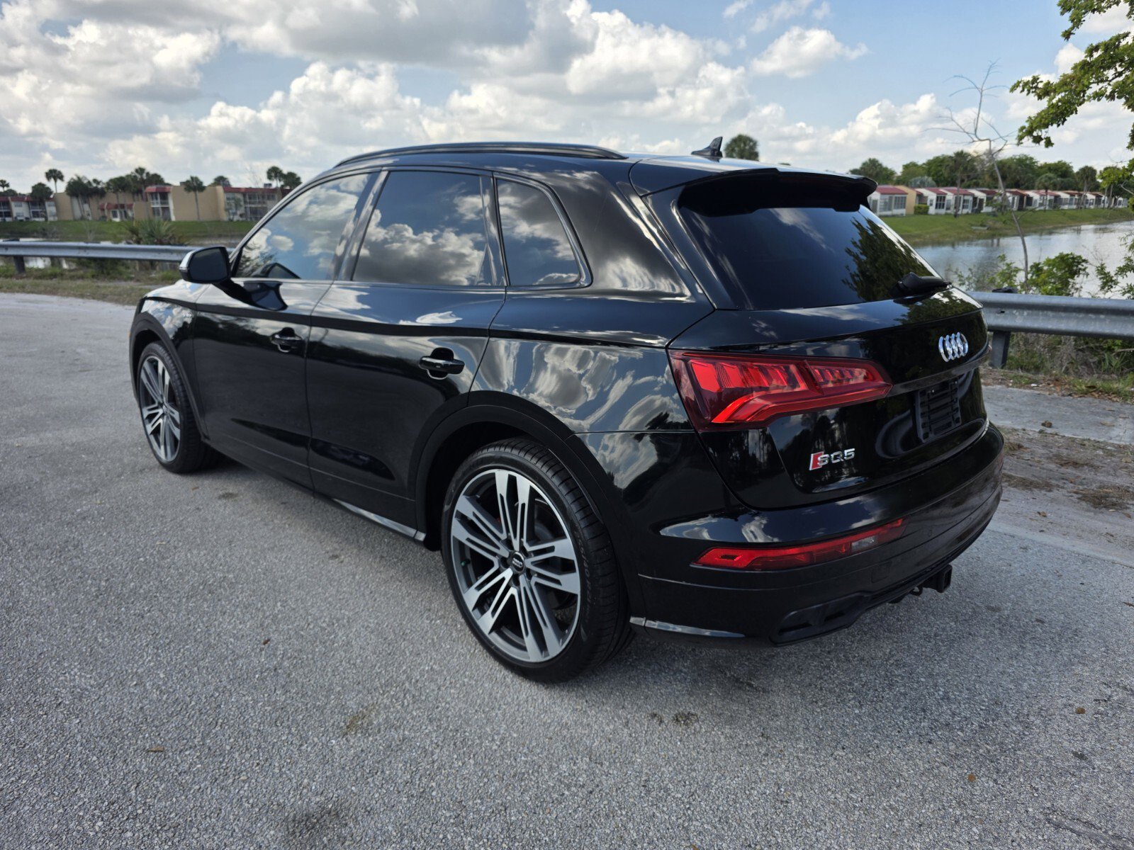 Used 2018 Audi SQ5 Prestige w/ Prestige Package image 2