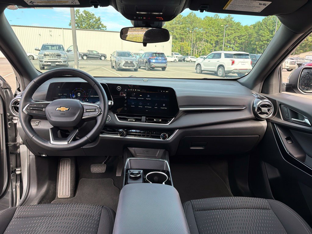 Used 2026 Chevrolet Equinox LT FWD image 8