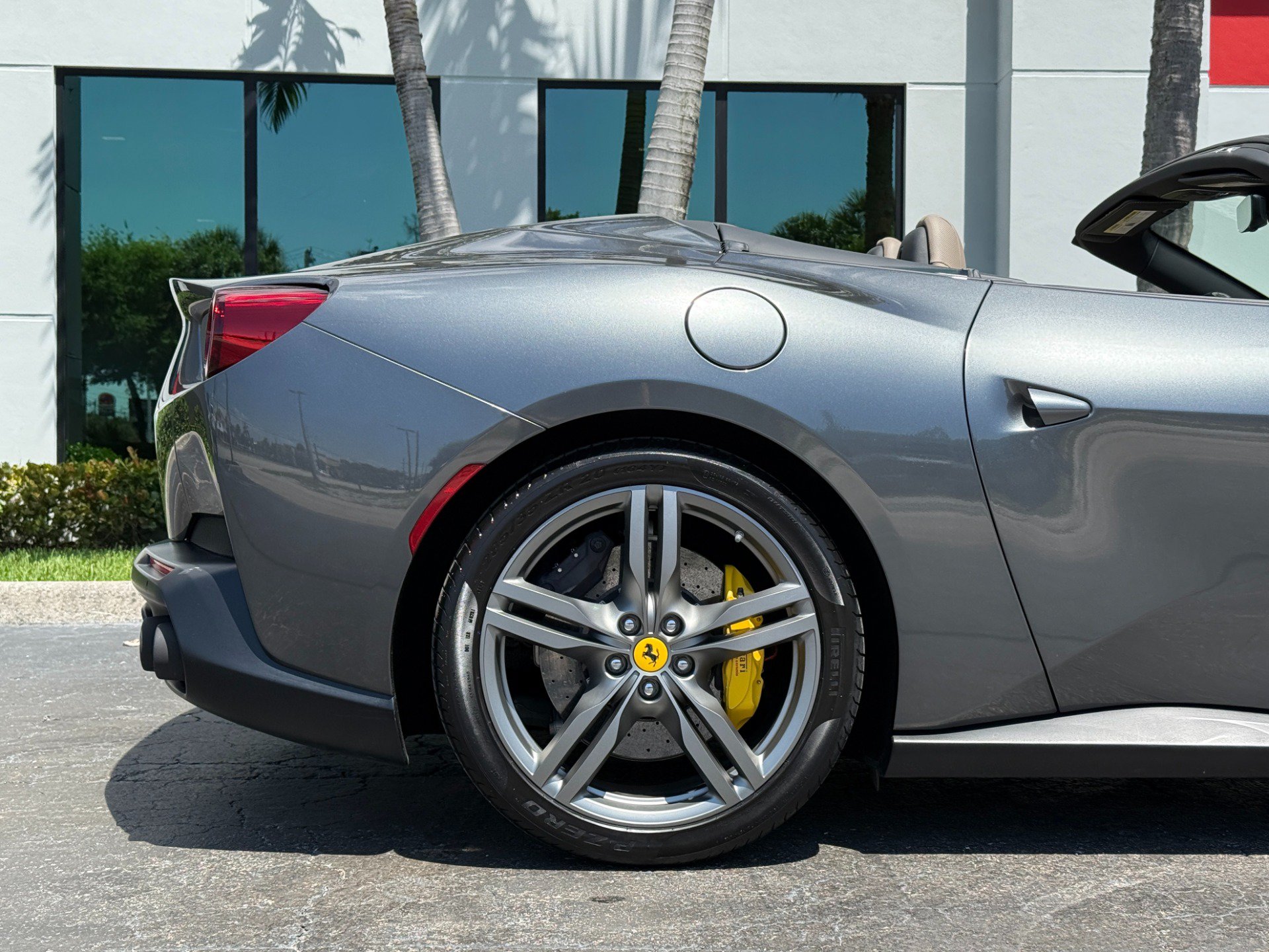Used 2019 Ferrari Portofino RWD image 6
