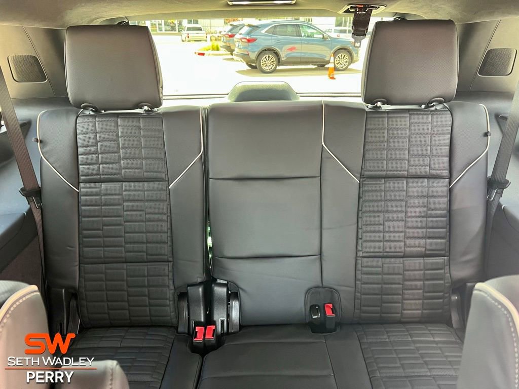 Used 2025 Cadillac Escalade V AWD/4WD image 17